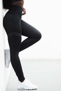 Zwarte sportlegging, yoga broek met 2 zwarte strepen.