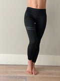 Zwarte sportlegging, yoga broek met 2 zwarte strepen.